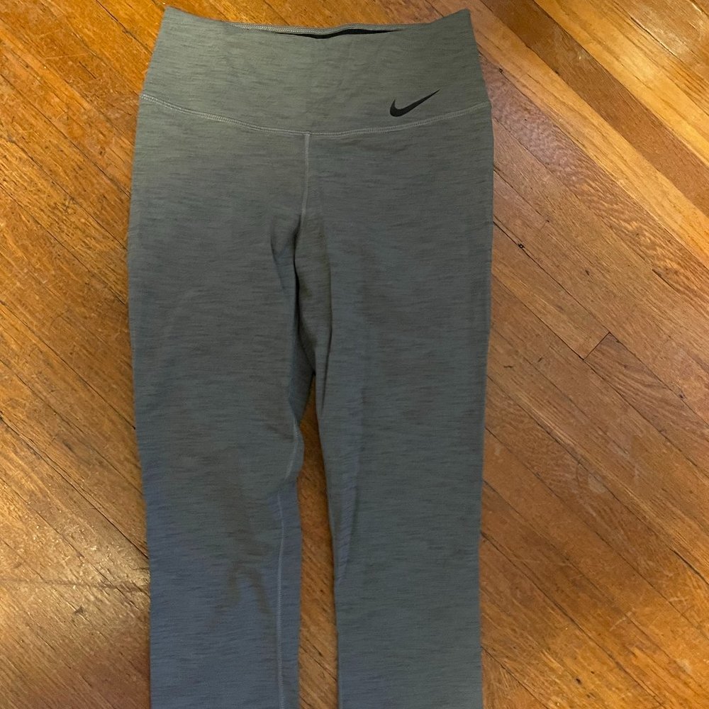 Cropped Nike Leggings